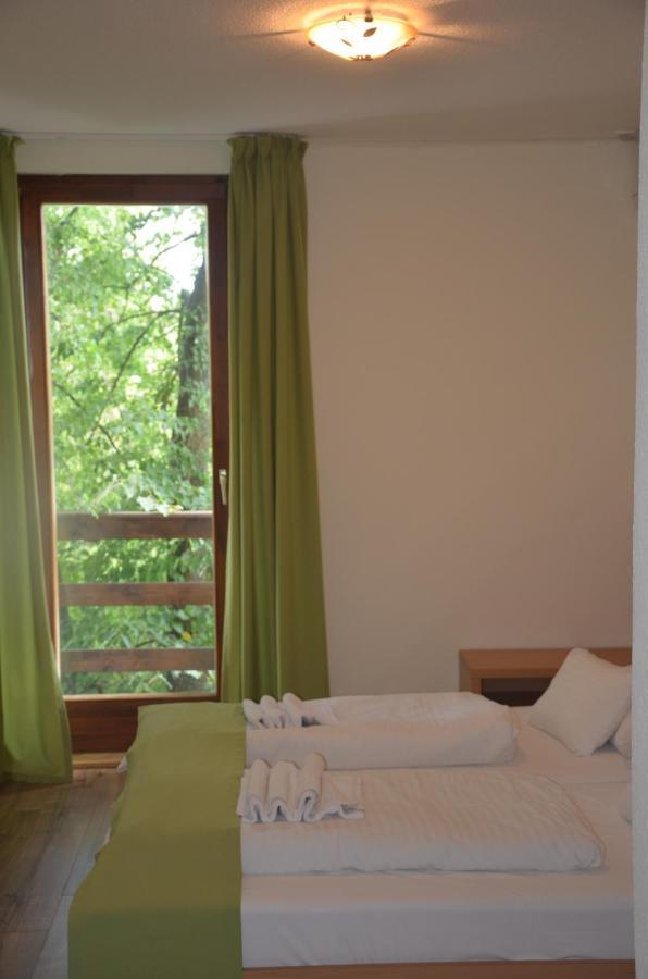 Hotel Viktoria Balatonalmádi Exterior photo