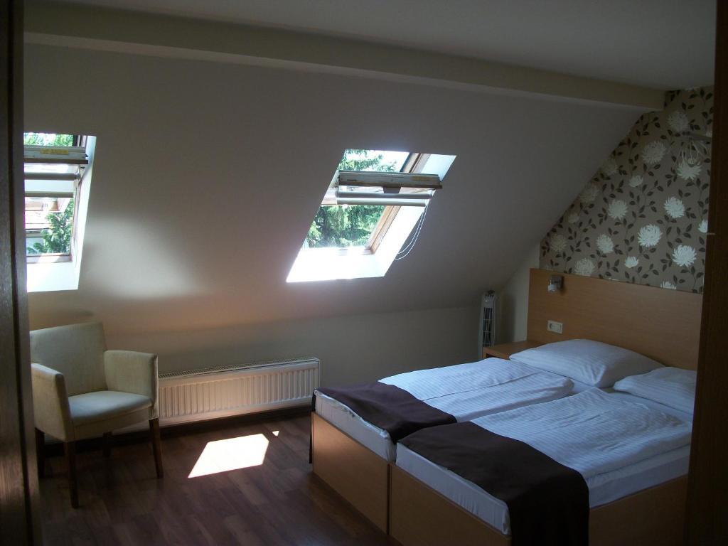 Hotel Viktoria Balatonalmádi Room photo