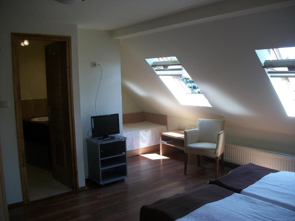 Hotel Viktoria Balatonalmádi Room photo
