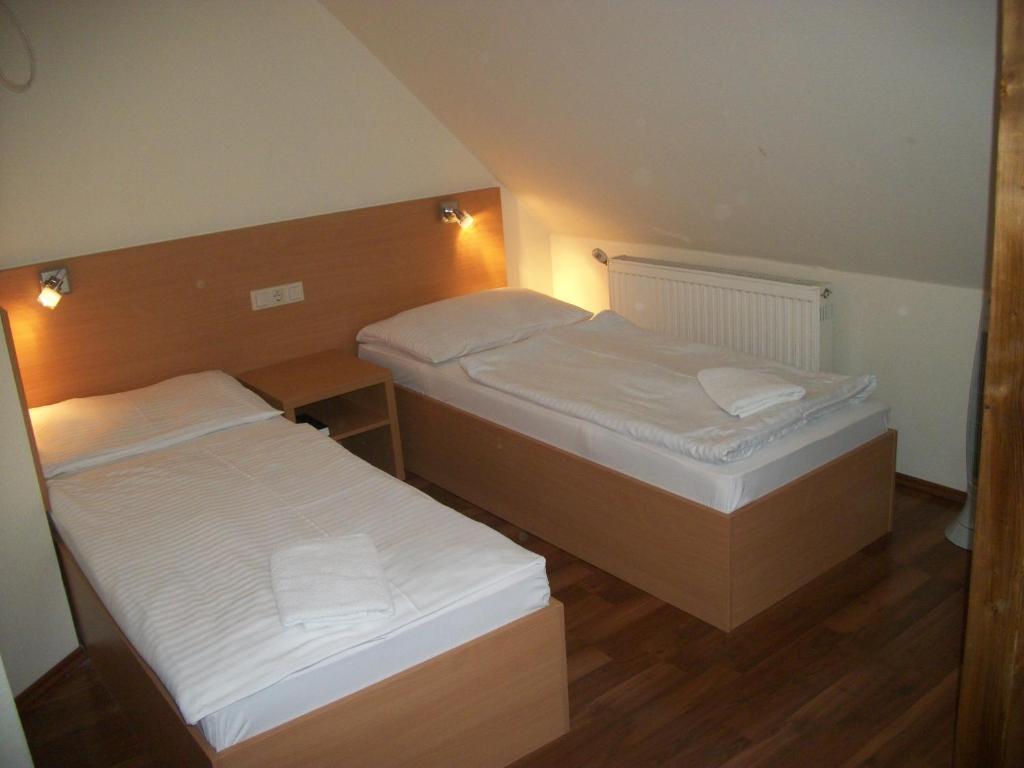 Hotel Viktoria Balatonalmádi Room photo