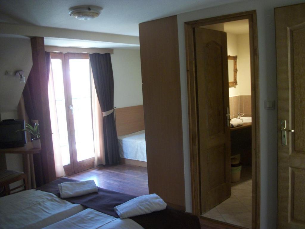 Hotel Viktoria Balatonalmádi Room photo