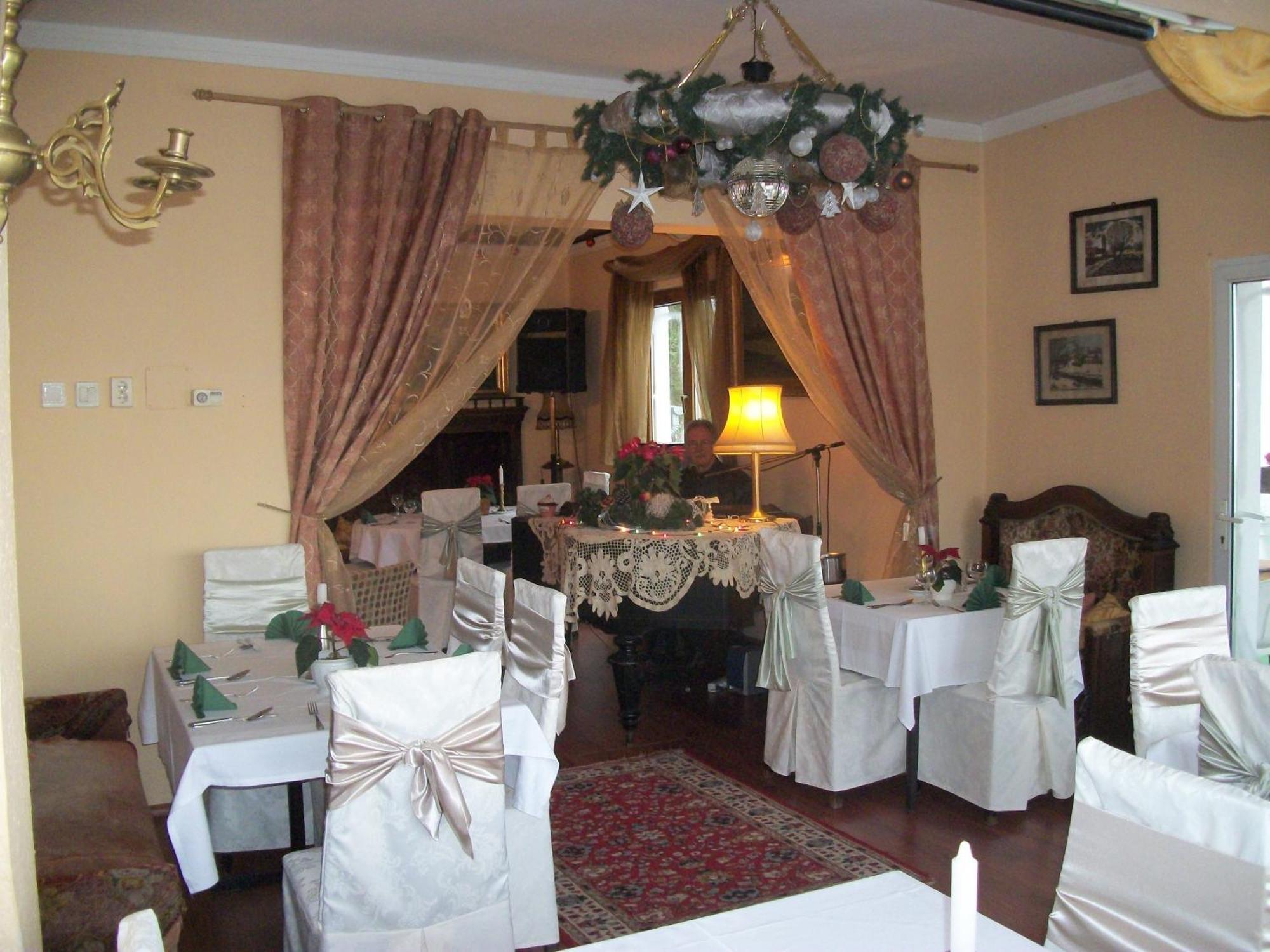 Hotel Viktoria Balatonalmádi Exterior photo